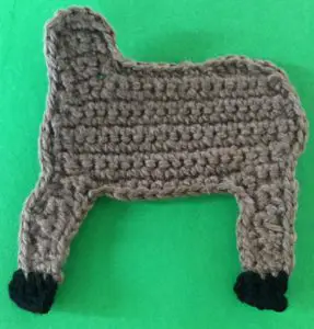 Crochet horse body with hoofs